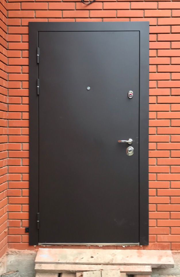 Входная дверь в частный дом 68АР3 вид снаружи