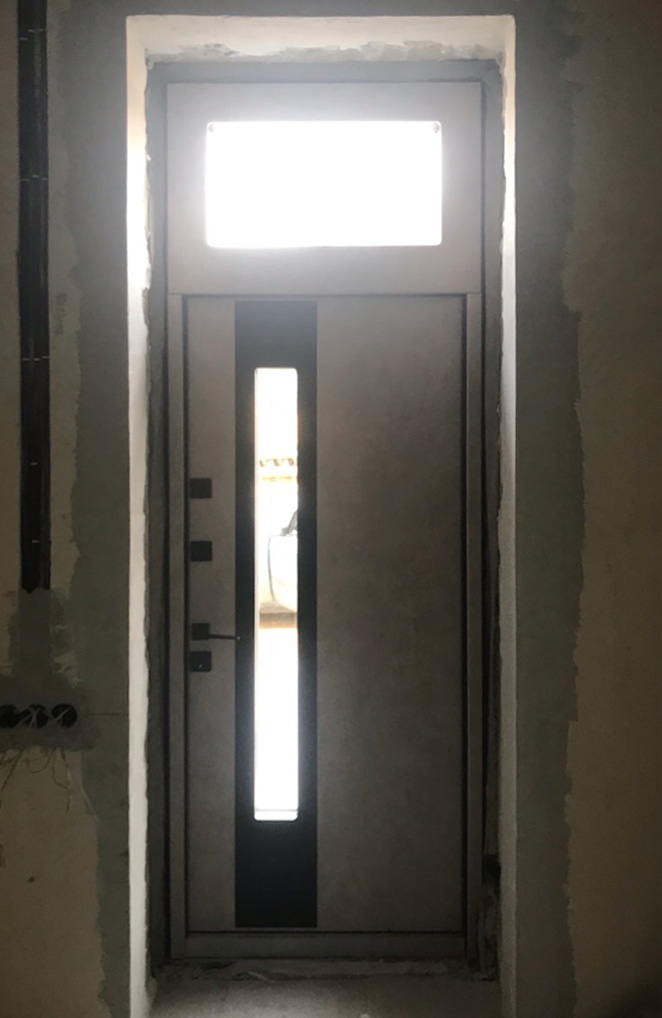 Входная дверь в частный дом 371АР1 вид изнутри